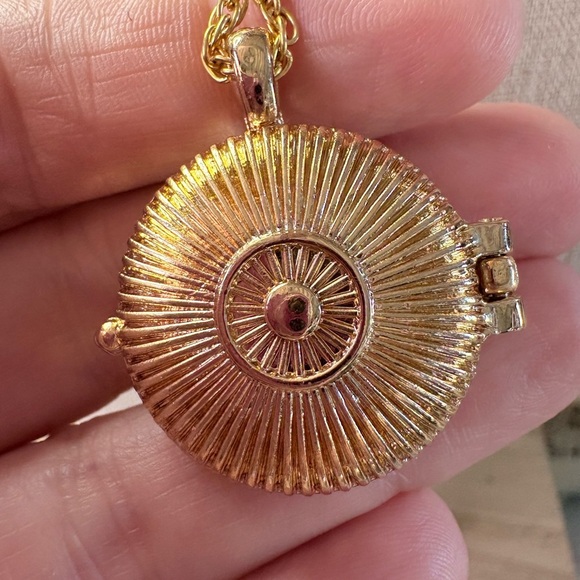 Floral Rhinestone Locket Pendant Necklace~ Gold Tone~ - Picture 5 of 9